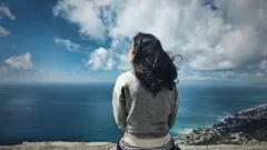 Psicólogos indicam 3 sinais de que se sente bem quando está sozinho