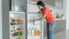 Coloque um copo com esta substância na prateleira — e o frigorífico terá sempre um cheiro fresco e agradável