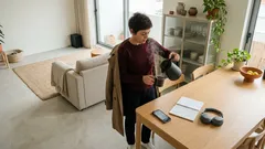 Preferes ficar em casa? O que a psicologia diz sobre limites, descanso mental e o que poucos valorizam