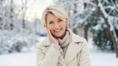 As pessoas que parecem muito mais novas do que a sua idade evitam estes seis hábitos