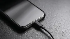 Carregar o telemóvel: o que vale mesmo a pena mudar para a bateria durar mais