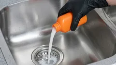 O entupimento no lava-loiça desaparece numa hora: método simples, sem custos extra e sem chamar o canalizador