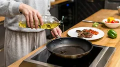 Como evitar salpicos de óleo ao fritar: uma dica simples de cozinha que quase ninguém conhece