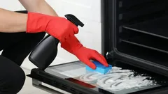 O produto mais eficaz para remover gordura e sujidade antigas do seu forno