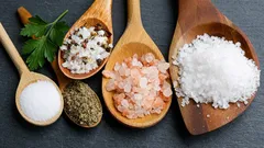 Что делать, если пересолили блюдо: эти хитрости помогут спасти еду