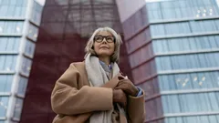 Dicas de estilo para quem tem mais de 60: como as cores e o corte a podem fazê-la parecer mais jovem