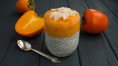 Simples, saudável e saboroso: como preparar um pudim de sementes de chia com caqui.