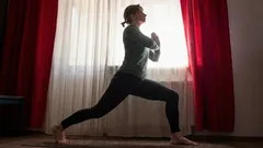 7 exercícios em pé para pessoas com mais de 45 anos, mais eficazes do que uma hora de treino