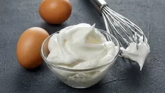 Como bater claras de ovo: instruções passo a passo e alguns truques